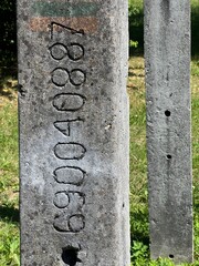 Oznaczenia na słupie energetycznym