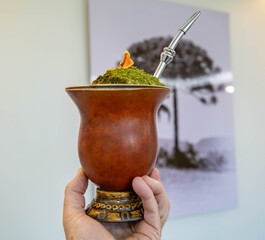 The most perfect, original and best yerba mate chimarrão in the world. With dehydrated orange peel and a classic ambiance.