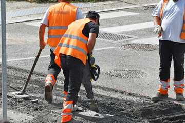 Ouvrier sur un chantier  routier