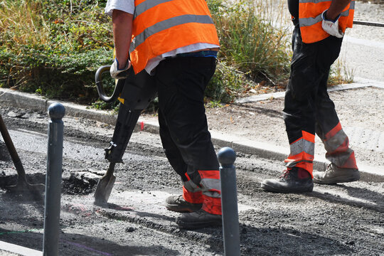 Ouvrier sur un chantier  routier
