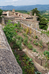 Jardin étagé du village de Mirmande dans la Drôme