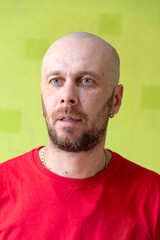 Obraz premium A man poses against a wall, making various grimaces