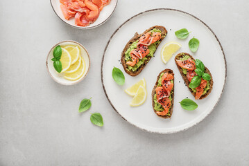Open sandwiches with salted salmon and guacamole