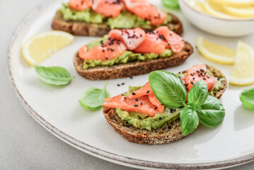Open sandwiches with salted salmon and guacamole