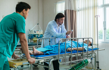  Doctor Examining Patient in Emergency Room