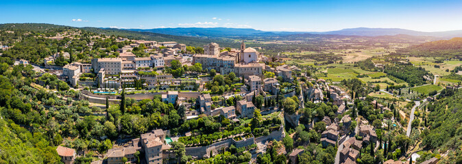 View on Gordes, a small typical town in Provence, France. Discover the stunning hilltop village of Gordes in Provence on a sunny day. Ancient hilltop village of Gordes, Provence, France.