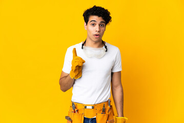 Venezuelan electrician man isolated on yellow background intending to realizes the solution while...