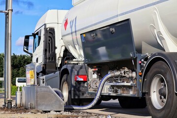 Cistern unloading