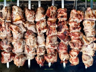barbecue and grilled corn with cheese and lime on plate