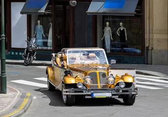 Fototapete Vintage Auto Prague, Old city center, tourism tours and sightseeing in old retro vintage cars.  © eskystudio