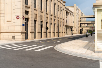 Naklejka premium empty road with traditional buildings