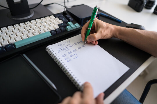 Man studying mandarin online at home