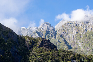 Naklejka premium Majestic Mountain Landscape with Clouds and Greenery