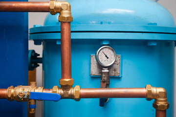 Ship's water supply system with copper pipes and a hydrophore.