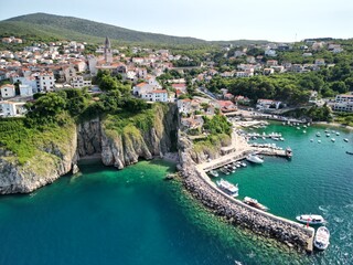 Vrbnik - wyspa Krk - Chorwacja - pięknie położone miasteczko słynące z wąskich uliczek i pysznego wina