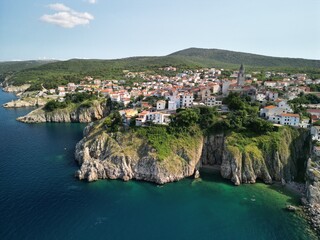 Vrbnik - wyspa Krk - Chorwacja - pięknie położone miasteczko słynące z wąskich uliczek i pysznego wina © Konrad