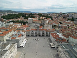 Triest - Włochy - miasto na południu Włoch. Zdjęcia z drona. Zabytki, pałace, zamki w wysokiej jakości. © Konrad