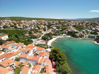 Miasto Krk - wyspa Krk - Chorwacja - stolica wyspy. Zdjęcia wykonane dronem w wysokiej jakości © Konrad