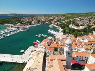 Miasto Krk - wyspa Krk - Chorwacja - stolica wyspy. Zdjęcia wykonane dronem w wysokiej jakości © Konrad