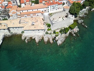 Miasto Krk - wyspa Krk - Chorwacja - stolica wyspy. Zdjęcia wykonane dronem w wysokiej jakości © Konrad