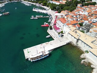 Miasto Krk - wyspa Krk - Chorwacja - stolica wyspy. Zdjęcia wykonane dronem w wysokiej jakości © Konrad