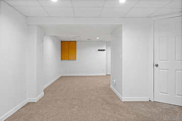 Large empty room with a white door and a white wall