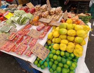 Barraca de Frutas e Legumes - Feira Livre - fruit and vegetable stand - street market