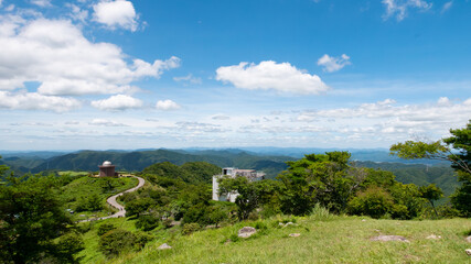 Obraz premium 空へと続く観測の道