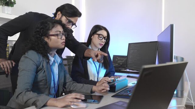 A senior developer mentoring a colleague, pointing at code during a pair programming and debugging session. Concept for teamwork, mentorship, and agile software developm