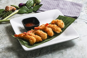 Shrimp tempura with spicy sauce