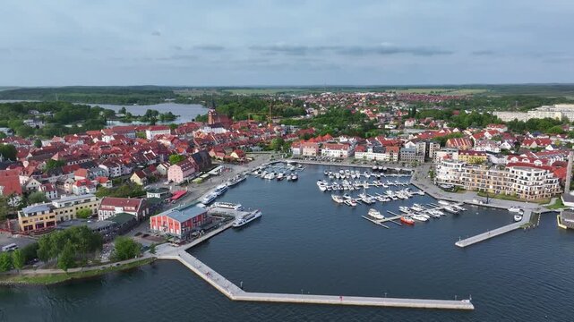 Marina und Altstadt von Waren (M&uuml;ritz) im Sommer