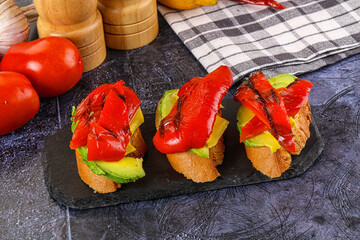 Bruschetta with avocado and grilled pepper