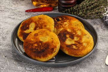 Georgian cuisine - Corn bread Mchadi