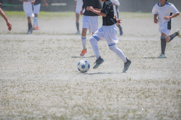 少年サッカー試合風景