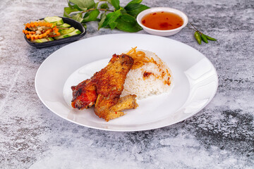 Spicy roasted chicken wing with rice