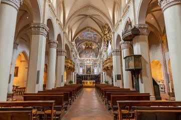 Fototapete Rund PIACENZA, ITALY - MAY 20, 2025: The nave of church Basilica di San Antonio © Renáta Sedmáková