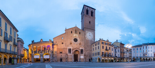 Lodi - The cathedral  - Cattedrale della Vergine Assunta and Piazza della Vittoria at dusk