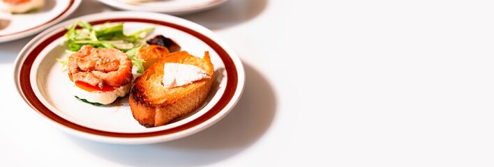 セルクルサラダ は セルクル で作った 前菜 【 オードブル の イメージ 】