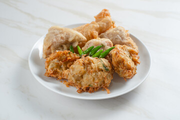 Gorengan is a general term for a large group of Indonesian fried snacks that can be prepared with a variety of ingredients, such as bakwan (fried vegetables), tofu, and risol (fried rice cakes).