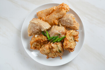 Gorengan is a general term for a large group of Indonesian fried snacks that can be prepared with a variety of ingredients, such as bakwan (fried vegetables), tofu, and risol (fried rice cakes).