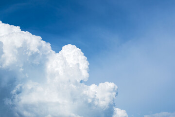 Obraz premium 夏の空 夕方の青空と積雲09