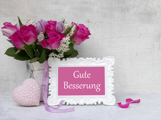 Gute Besserung! Grußkarte mit Rosenstrauß und Herz.