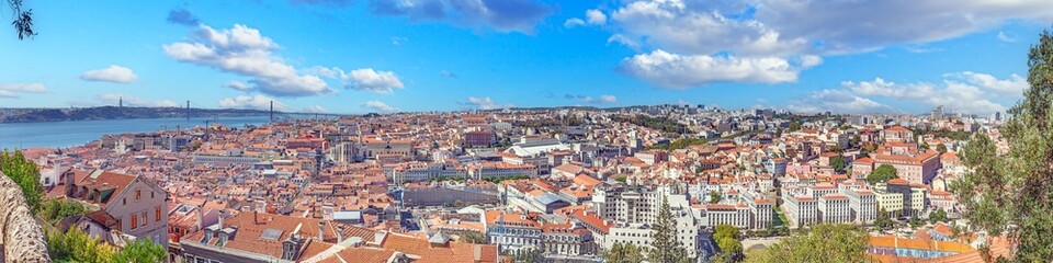 Obraz premium Lisbon cityscape panorama from Graca viewpoint