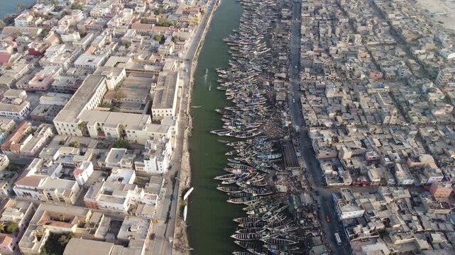 Vue a&eacute;rienne de Saint-Louis, S&eacute;n&eacute;gal 12 &ndash; Ville historique, architecture coloniale et paysages c&ocirc;tiers