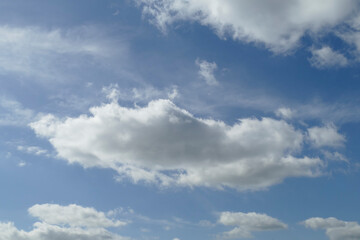 Naklejka premium Weisse Wolken, Blauer Himmel, Hintergrundbild, Deutschland