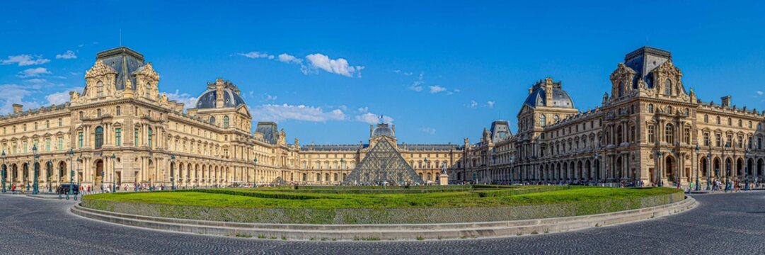 Louvre Panorama