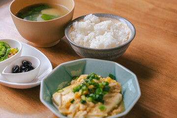 Japanese Traditional Breakfast with Tofu Egg Dish / 豆腐の卵とじの和朝食
