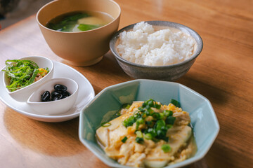 Japanese Traditional Breakfast with Tofu Egg Dish / 豆腐の卵とじの和朝食
