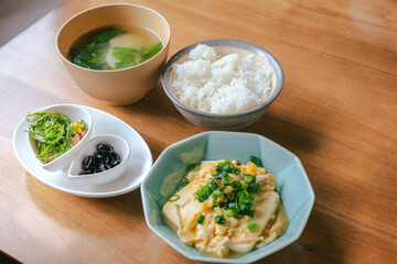 Japanese Traditional Breakfast with Tofu Egg Dish / 豆腐の卵とじの和朝食
