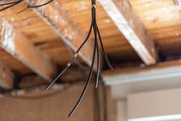 Rénovation maison, solives en bois, solivage, ancien, rénovation électrique, plafond, bois